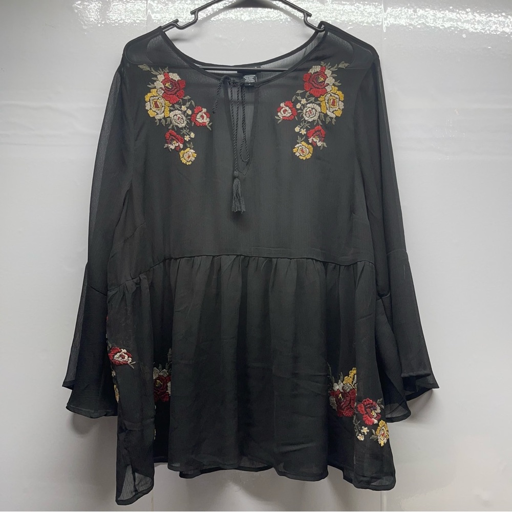 Torrid embroidered chiffon bell sleeve blouse 3X - Picture 2 of 10